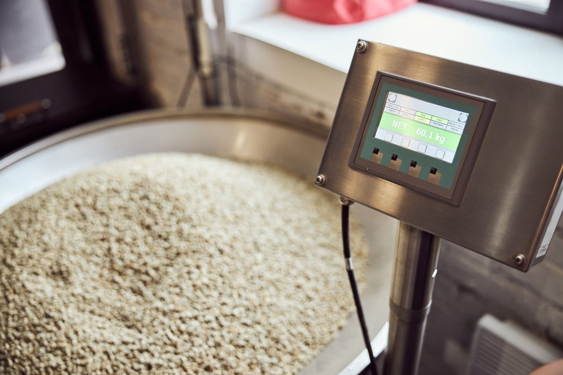 Grain hopper with a digital weight indicator