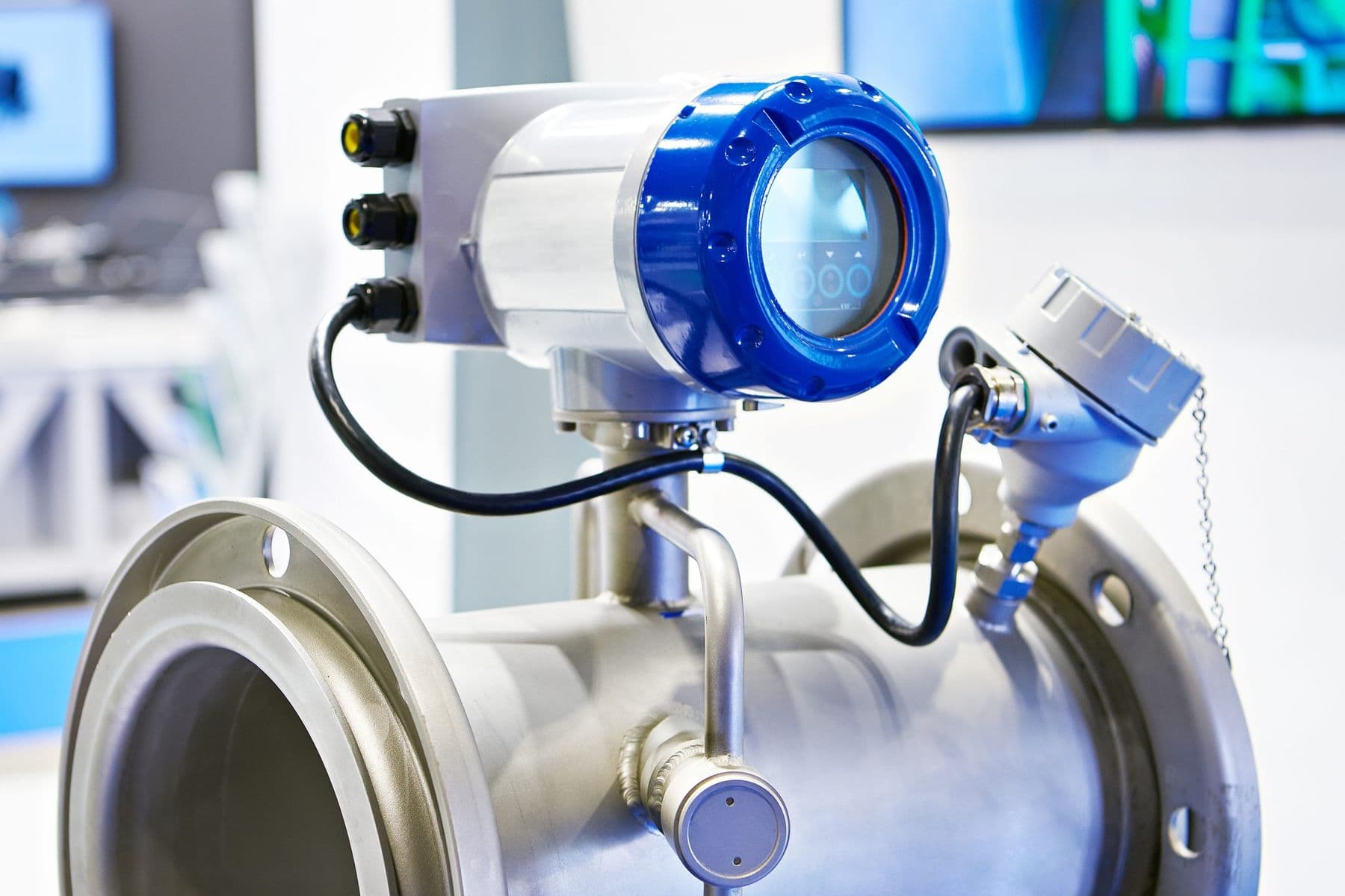 Flanged flow meter with digital transmitter