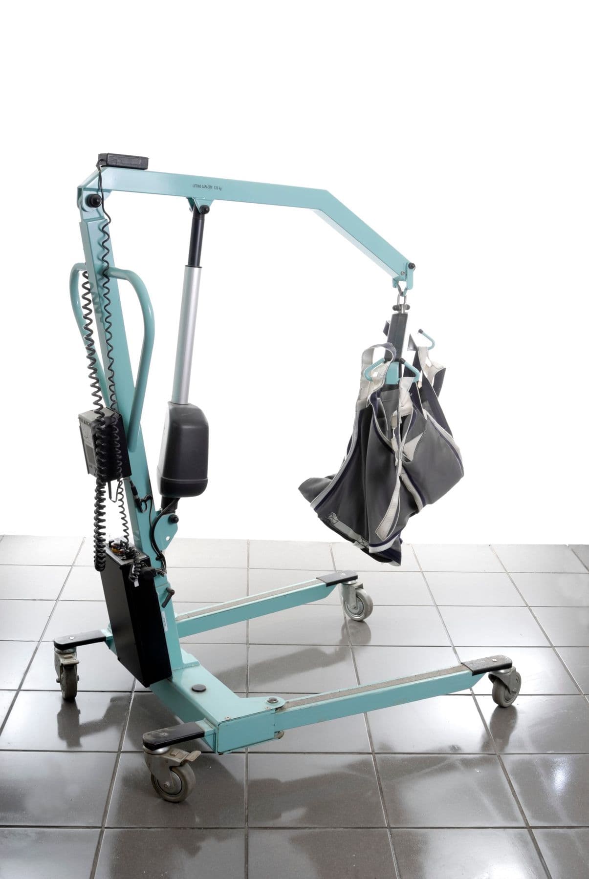Mobile patient lift with sling
