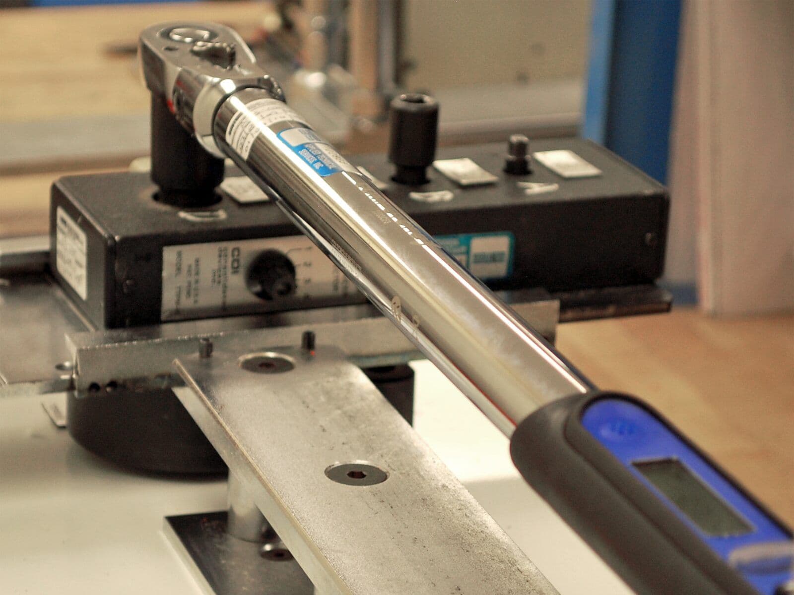 Torque wrench mounted on a torque transducer calibration bench